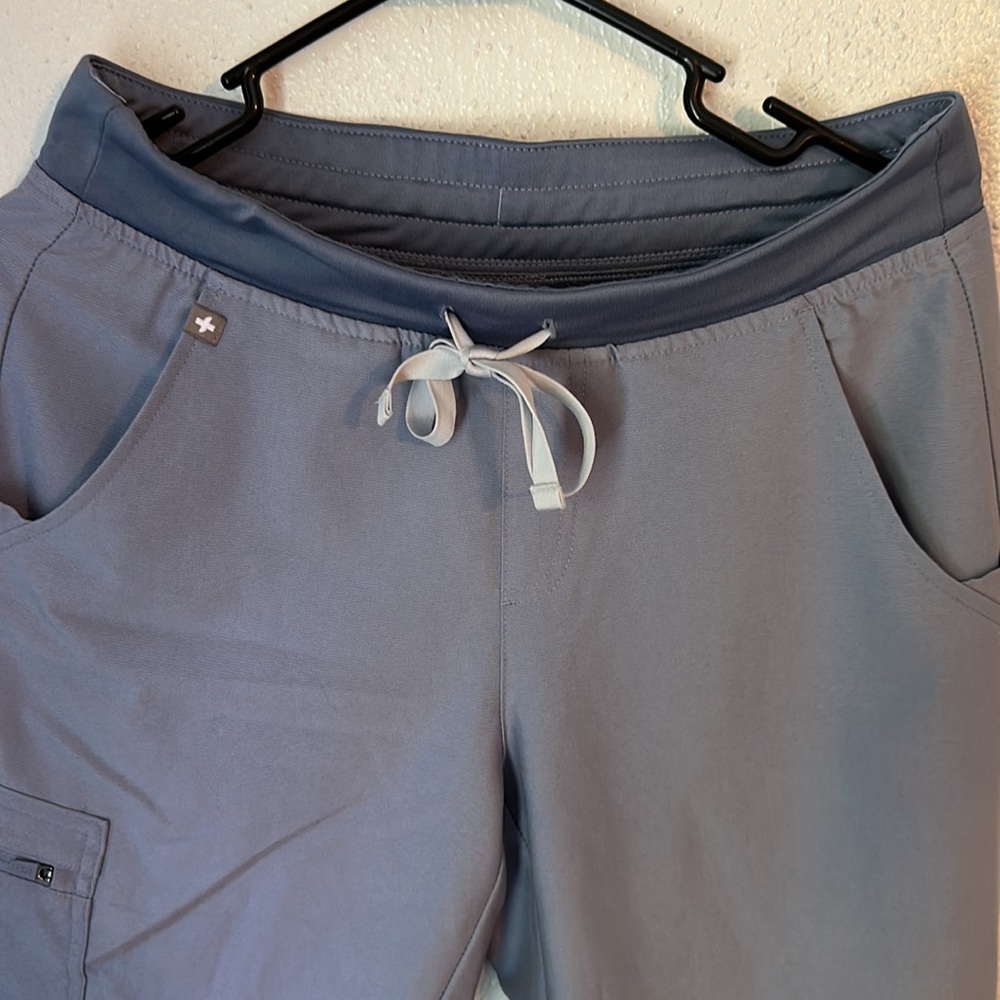 FIGS Technical Collection Scrub Set - Picture 6 of 8